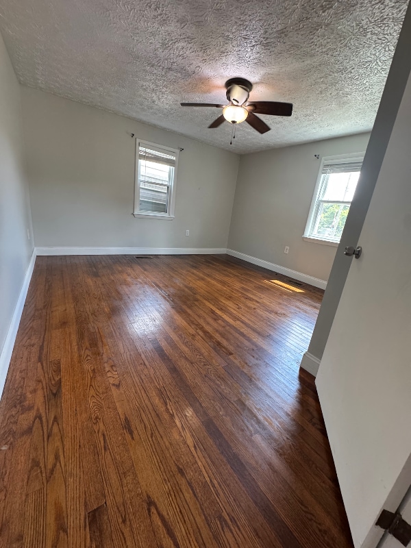 Foto del edificio - 401 Hollingsworth Cir