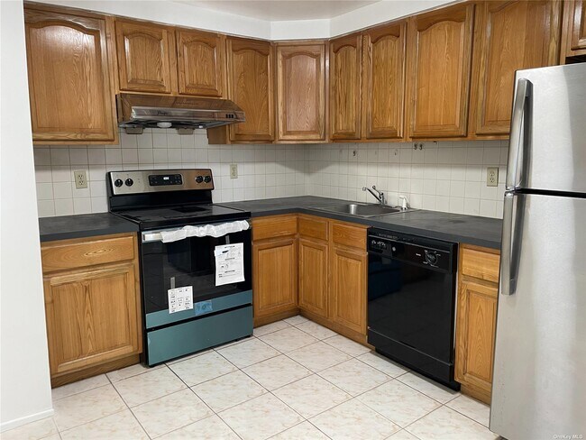 Building Photo - 41-50-50 Little Neck Pkwy