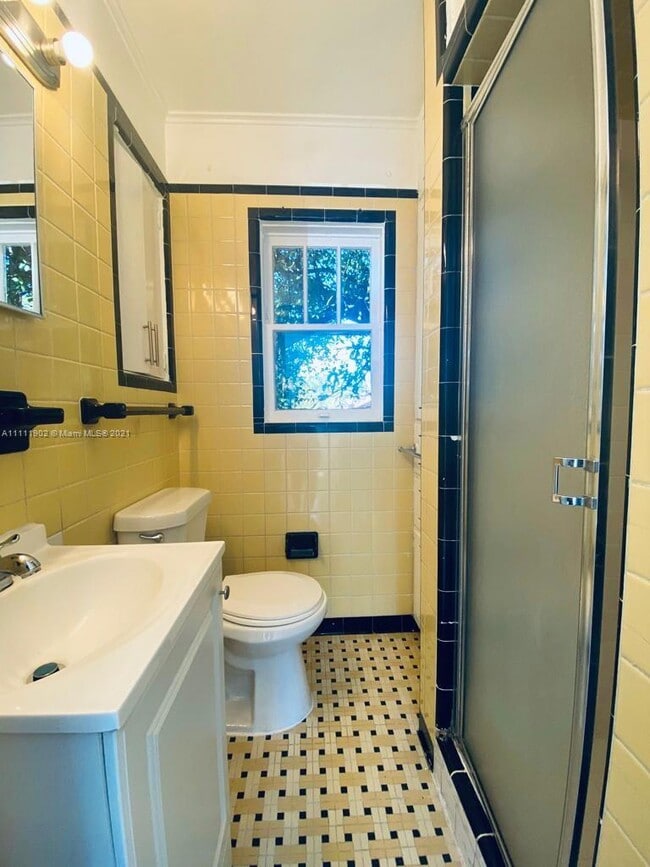 Foto del edificio - 229 NE 56th St