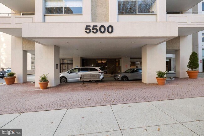 Foto del edificio - 5500 Friendship Blvd