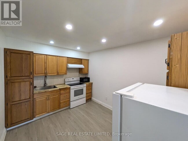 Photo du bâtiment - 1865 Davenport Rd