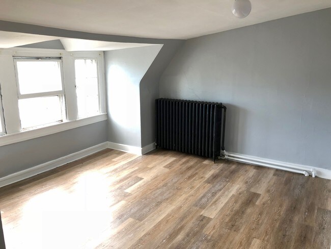 Building Photo - 472 Hudson Ave