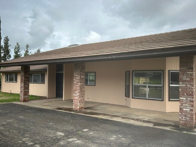 Building Photo - 16280 Cattle Dr