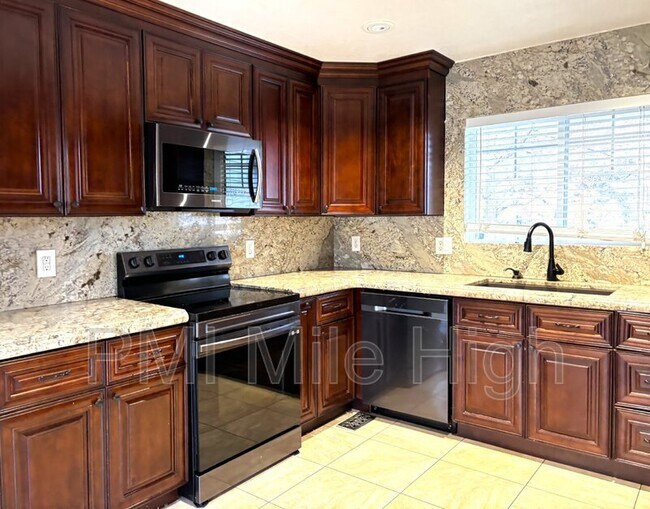 Building Photo - 2008 E 98th Pl