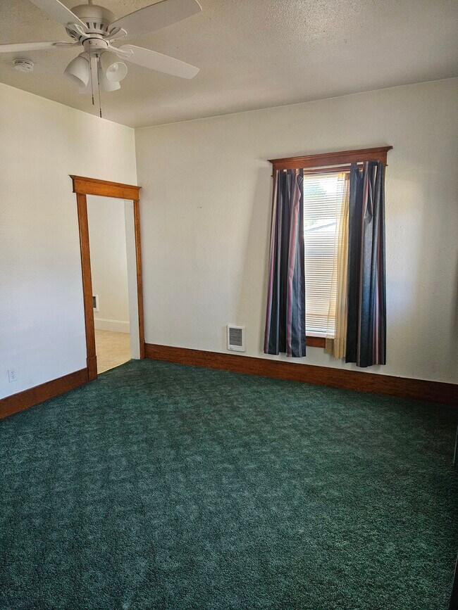 Building Photo - 215 Ely Ave