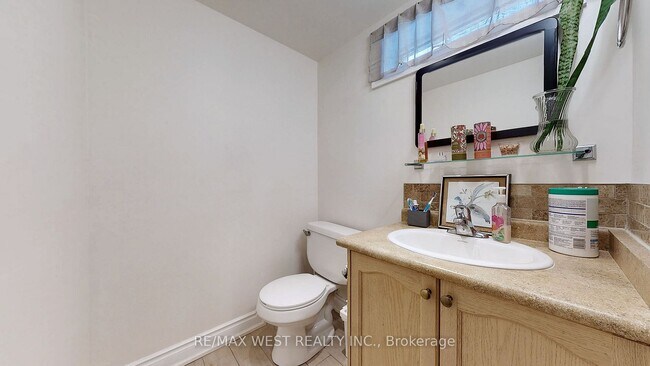 Building Photo - 139 Ranee Av