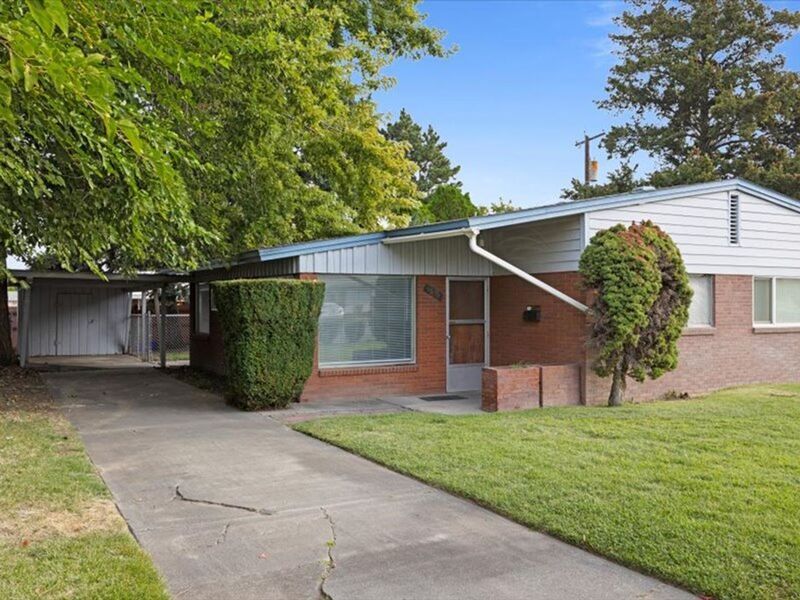 Primary Photo - 2620 W Clearwater