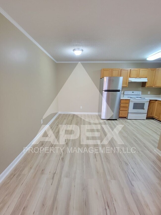 Building Photo - MOVE-IN SPECIAL, $1 RENT!! - Nice 3 Bd | 2...