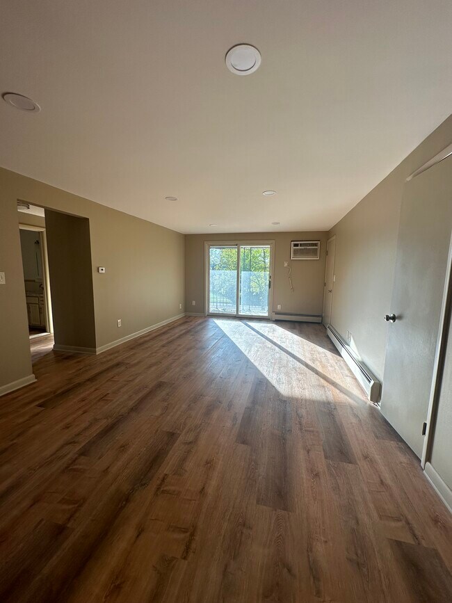 Building Photo - 203 Denrose Dr