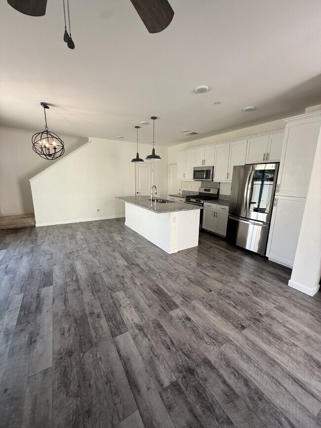 Foto del edificio - $500 OFF MOVE IN - Must take possession within 14 days.  Located in the desirable Vista Bella com...