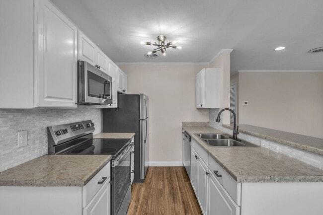 Building Photo - 405 Erle Crescent