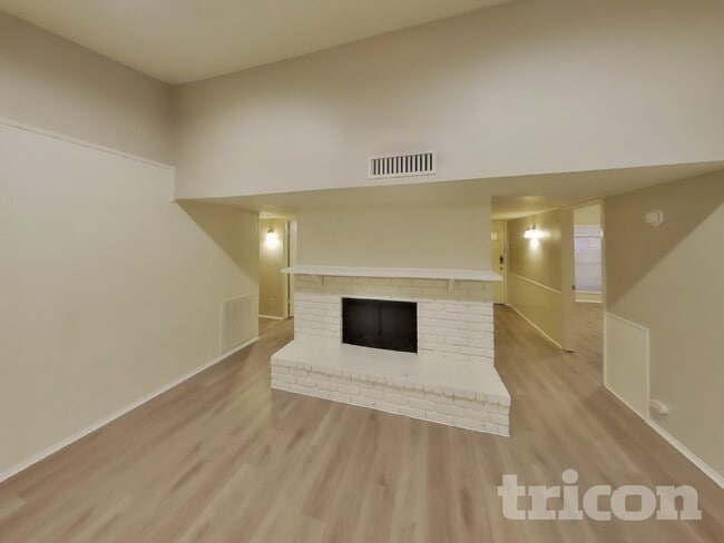 Building Photo - 5529 Kerry Ln