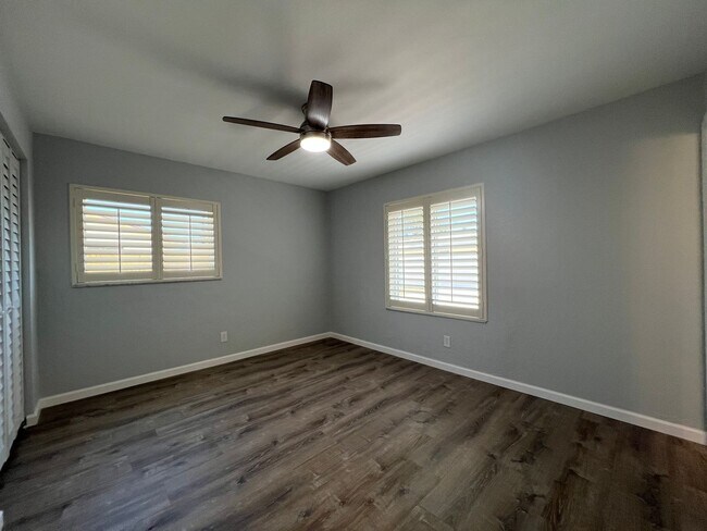 Foto del edificio - 5173 Pineland Ave