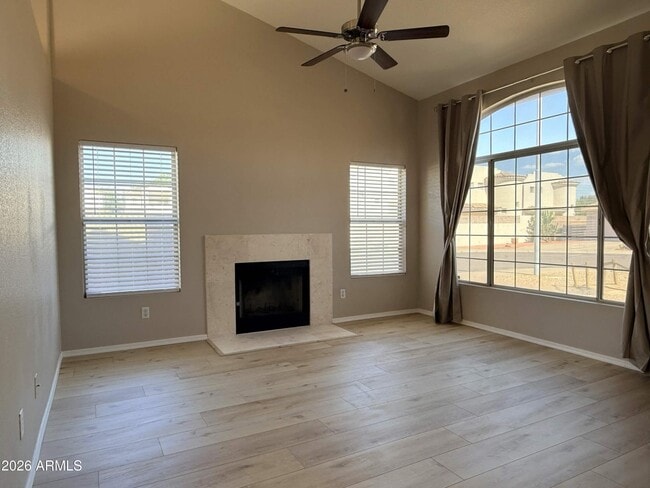 Foto del edificio - 1330 W Gary Dr