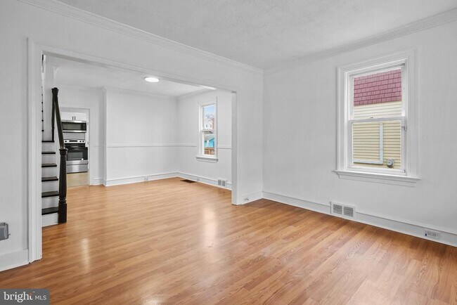 Foto del edificio - 34 E Hendrickson Ave