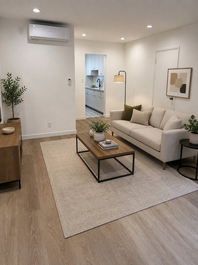 Photo - 2140 Beachwood Dr (Los Angeles, CA) Apartment