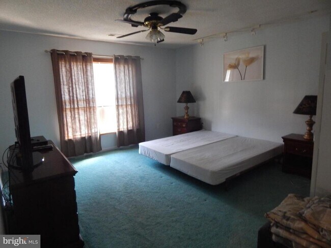 Foto del edificio - 2553 Warm Springs Rd