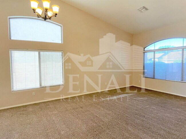 Building Photo - 1121 S Western Skies Dr
