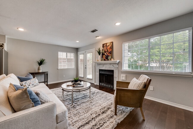 Foto del edificio - 4231 Crestedge Ln