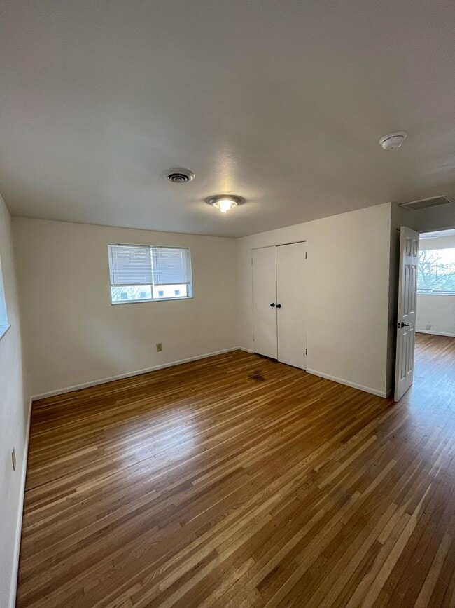 Foto del edificio - N Ellis