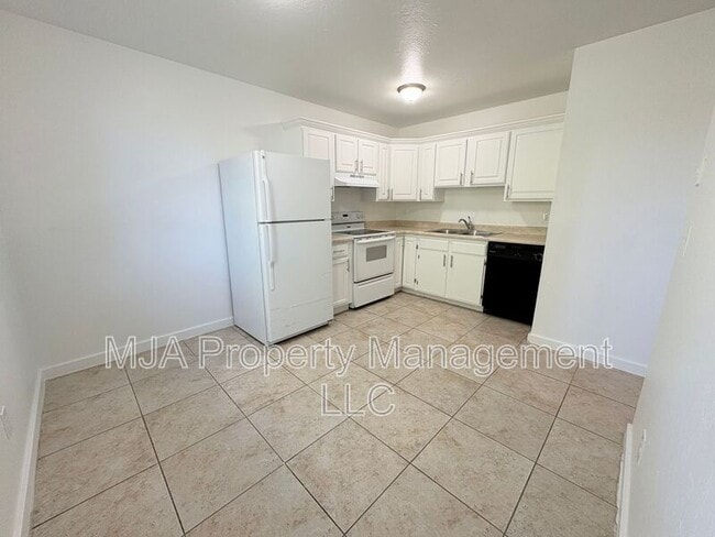 Foto del edificio - 2523 S Lakecrest Dr