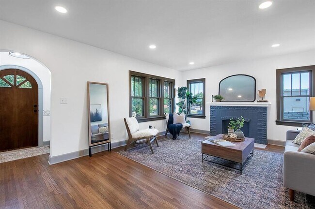 Foto del edificio - 3 bedroom 1 bath home in College Hill