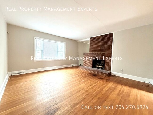 Building Photo - 3930 Carlyle Dr