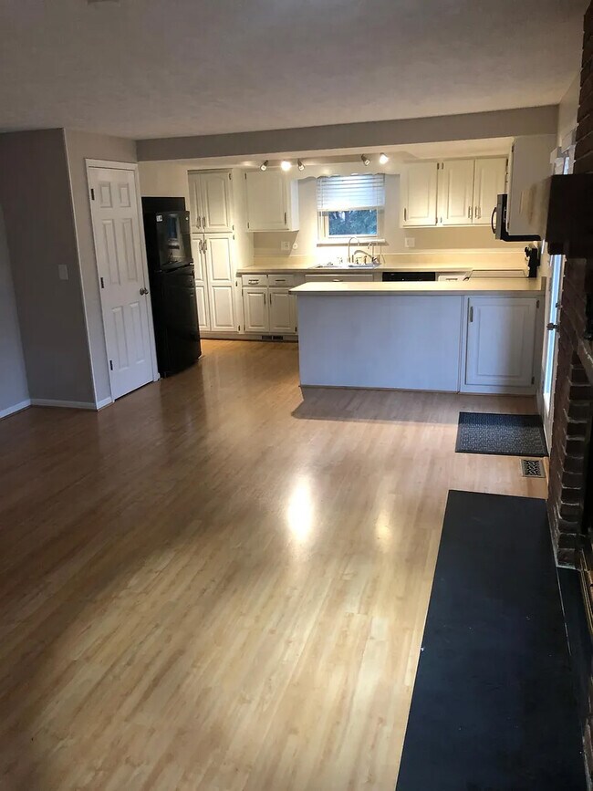 Foto del edificio - 2481 E Rahn Rd