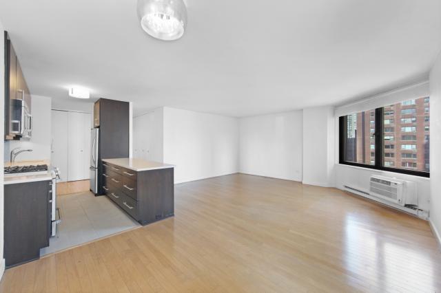 Foto principal - 2 bedroom in New York NY 10128