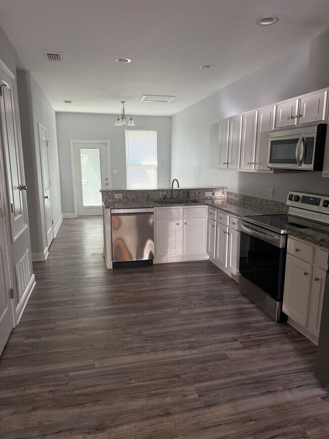 Building Photo - 944 Ashley Ln