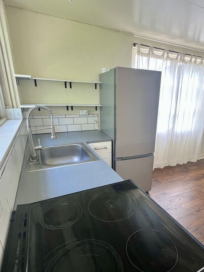 Foto del edificio - Charming Updated 1BR Lower Home in Palolo Valley Near Kaimuki