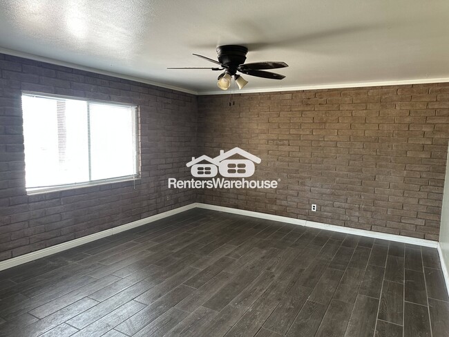 Building Photo - 1427 E Paseo Way
