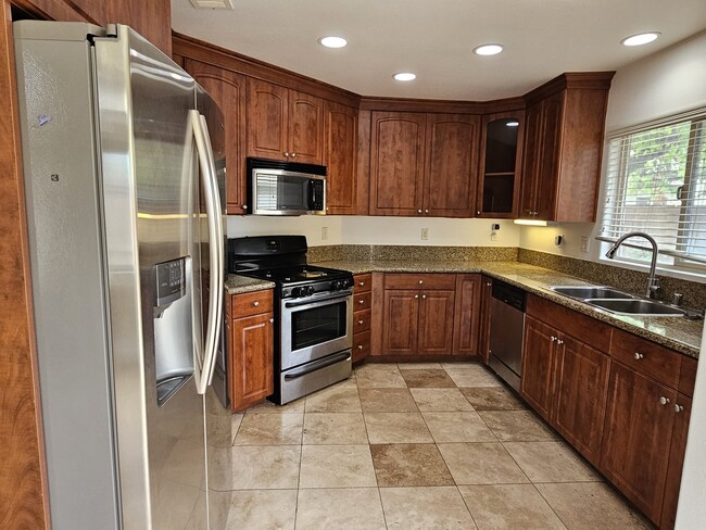 Foto del edificio - 774 Ada St