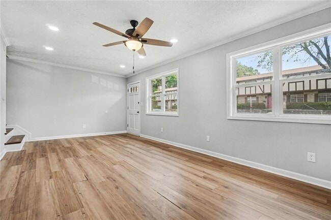 Foto del edificio - 2952 N Dekalb Dr