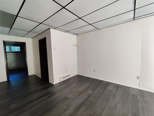 Building Photo - 28 Vineyard Ave