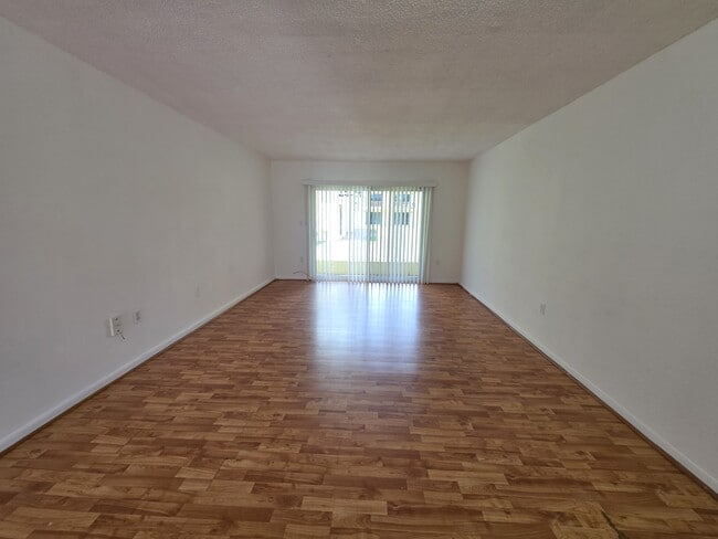 Building Photo - 104 Miami Gardens Dr