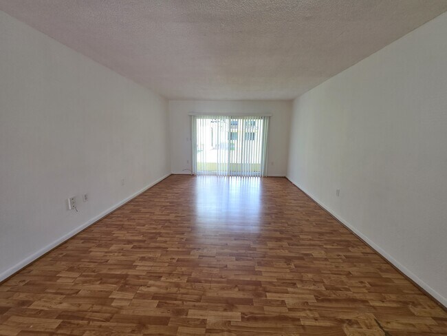 Foto del edificio - 104 Miami Gardens Dr