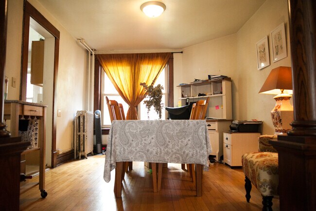 Comedor - 213 N Hamilton St