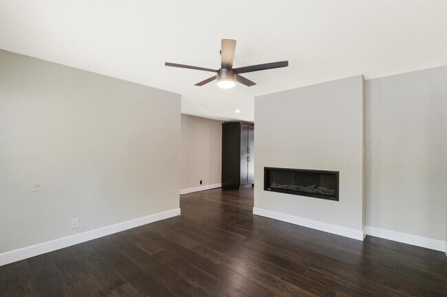 Building Photo - 2104 Maldon Pl