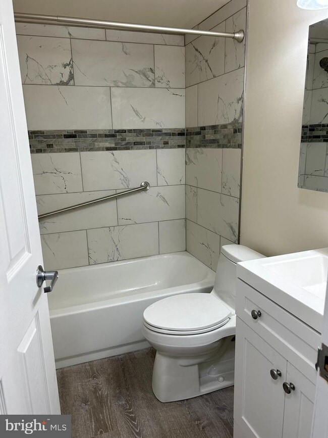 Building Photo - 5714B Adelaide Dr