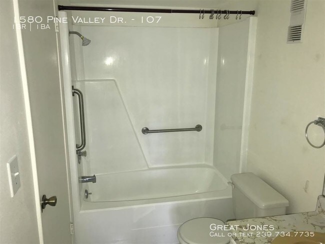 Foto del edificio - 55+COMMUNITY  1ST FLOOR CONDO!