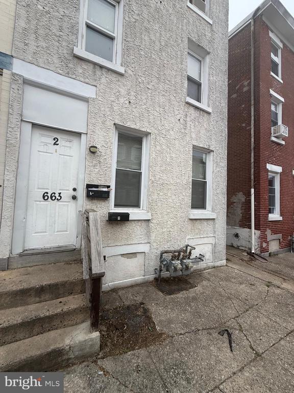 Building Photo - 663 Kohn St