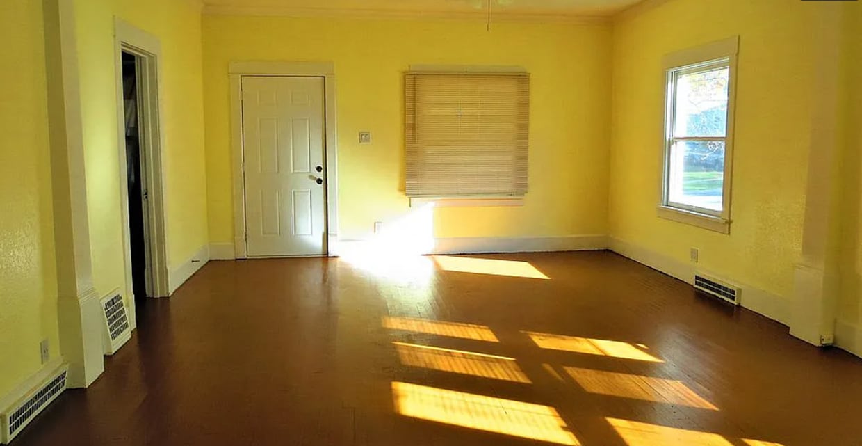 Building Photo - 2 Bedroom Home with hard surface flooring!