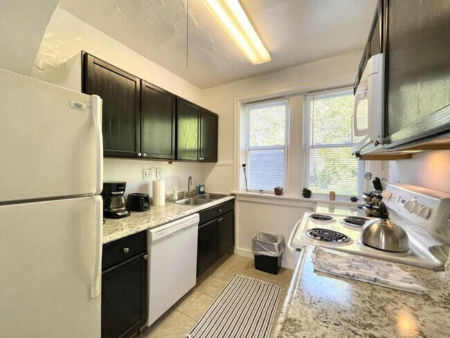 Foto del edificio - 6651 Berthold Ave