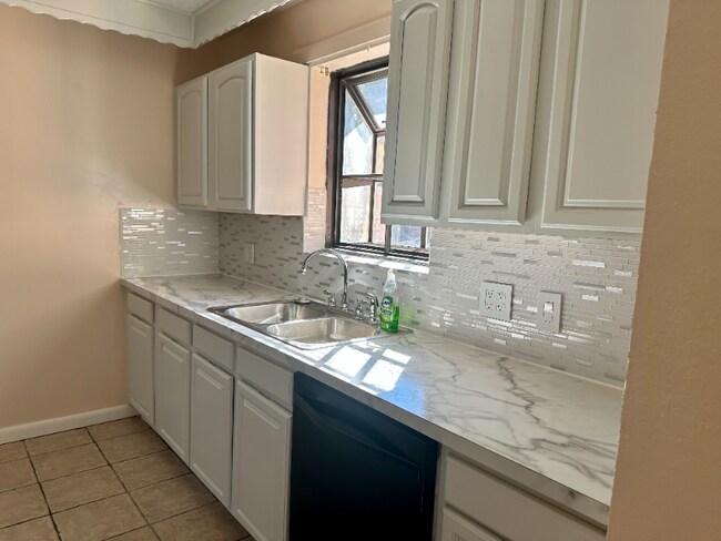 Foto del edificio - 3228 Holly Berry Ln