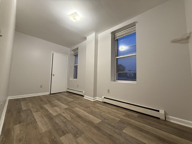 Building Photo - 300 Morton Ave