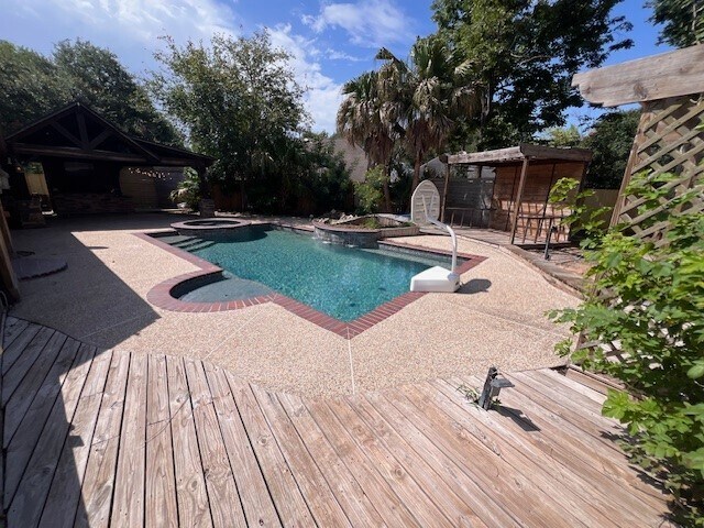 Foto del edificio - 2602 Cloverfield Ct