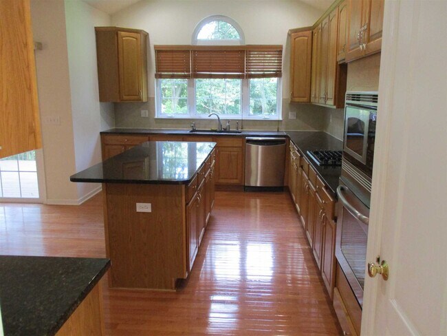 Foto del edificio - 155 Stony Brook Rd