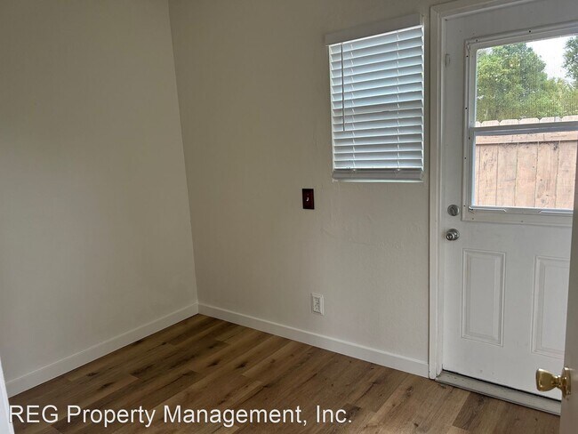 Building Photo - 3 br, 2 bath House - 1728 Royal Court