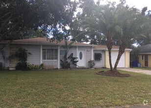Building Photo - 225 Grove Cir S